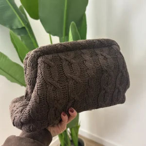 Pochette in lana treccia