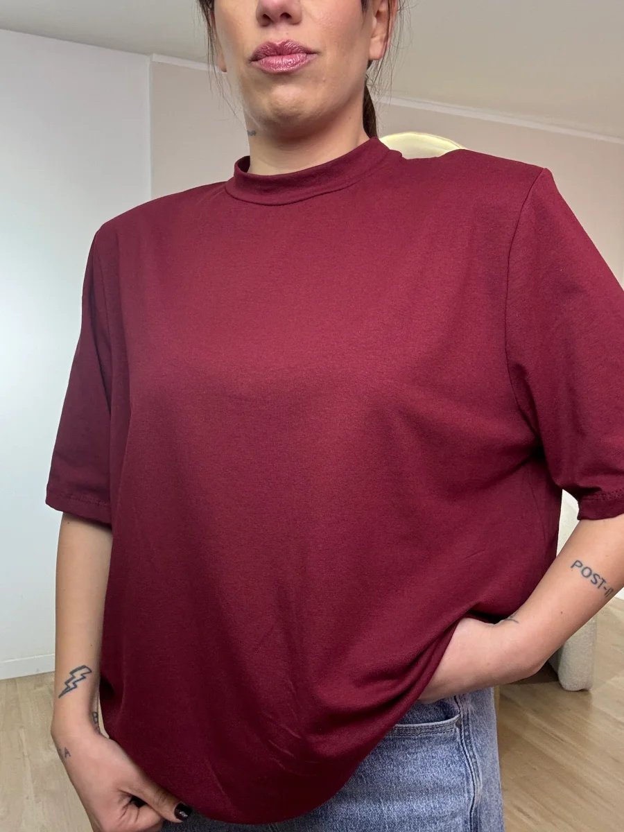 T-shirt over con spallina mezzo collo - immagine 8