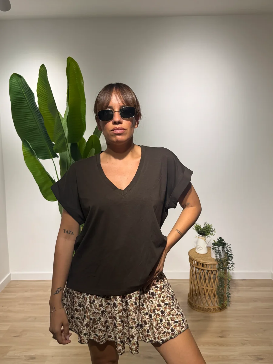 T- shirt in cotone scollo a V - immagine 2