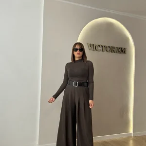 Pantalone ampio con cinta